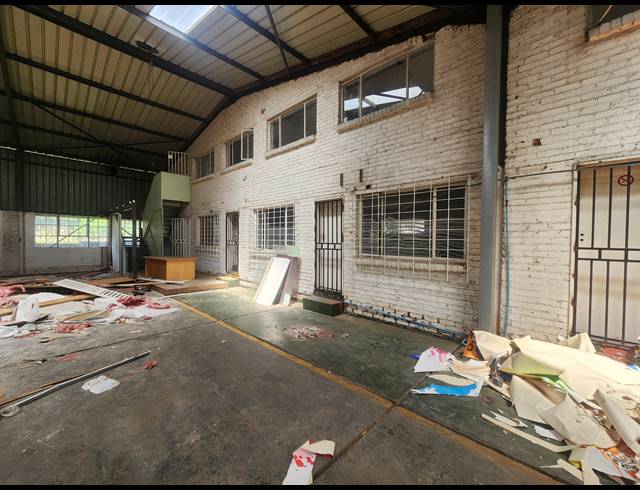 5,500M² WAREHOUSE FOR SALE IN WADEVILLE